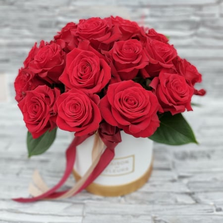 Cutie 35 trandafiri roșii