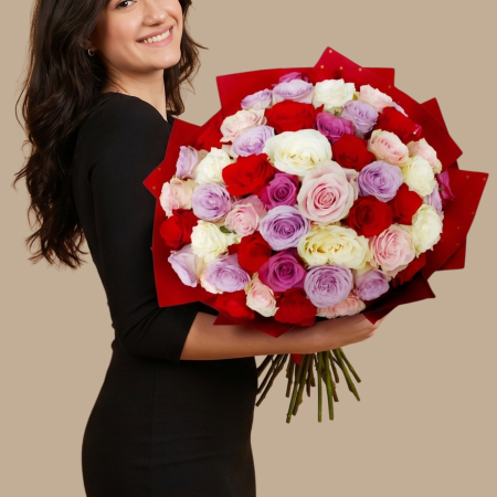 Buchet 51 trandafiri colorați