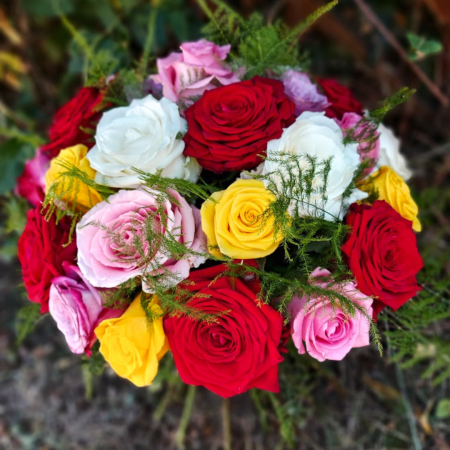 La mulți ani! - Buchet cu trandafiri multicolor
