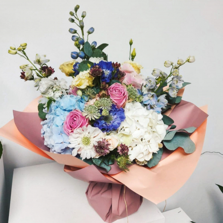 La mulți ani! - Buchet pastel cu hortensia