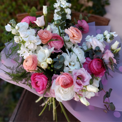 Colecția de primăvară - Buchet cu matthiola și ranunculus