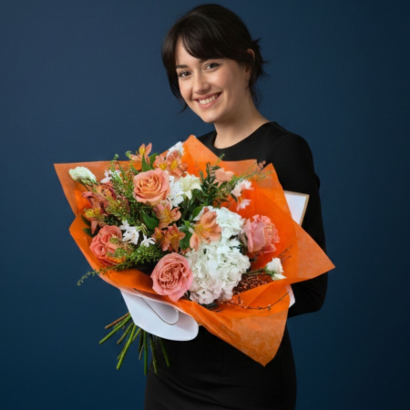 Buchet cu trandafiri peach și hortensia