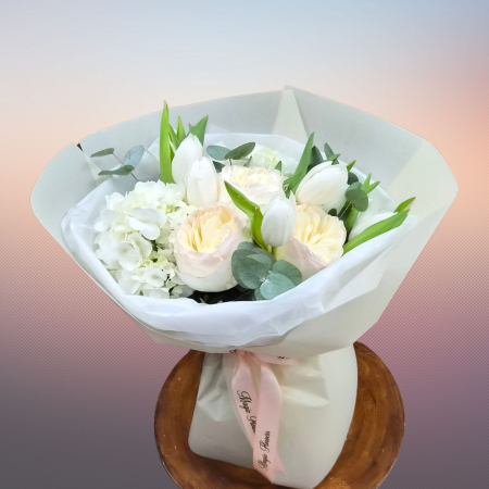 Buchet cu hortensia, lalele și trandafiri [2]