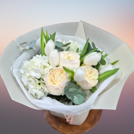 Buchet cu hortensia, lalele și trandafiri [1]