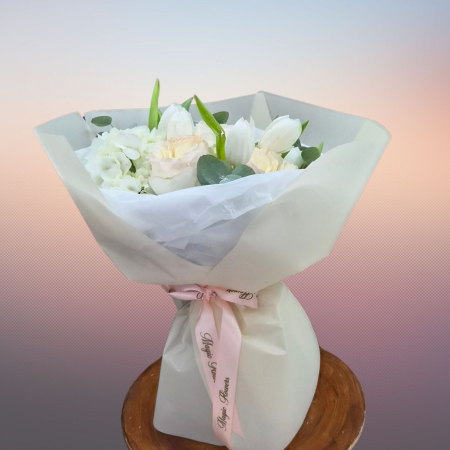 Buchet cu hortensia, lalele și trandafiri [3]