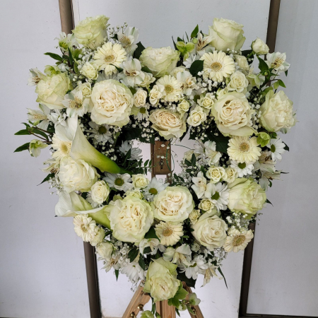 Condoleanțe - Coroana funerara inimă cu flori albe
