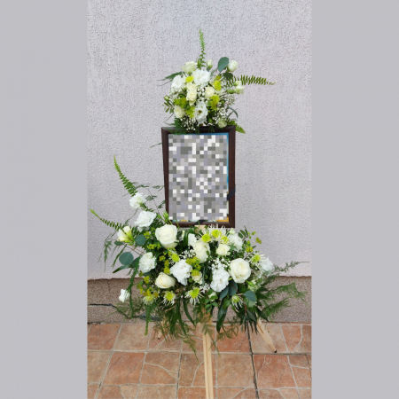 Aranjament funerar pe șevalet [2]