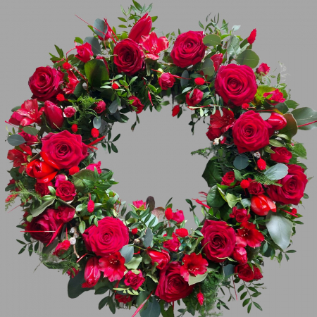 Condoleanțe - Coroana funerară rotundă cu flori roșii