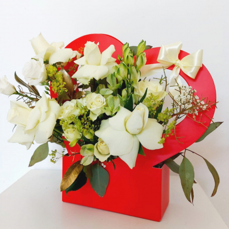 Cutie inimă cu trandafiri albi [2]
