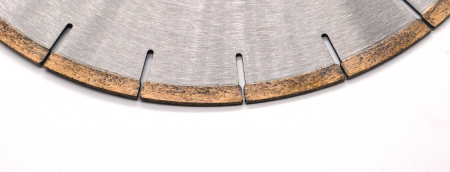 Disc debitat marmura, silentios [1]