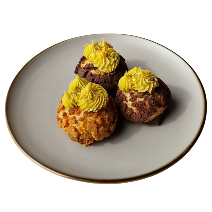 Choux cu fistic și zmeură - cofetăria Mai Dulce Baia Mare [2]