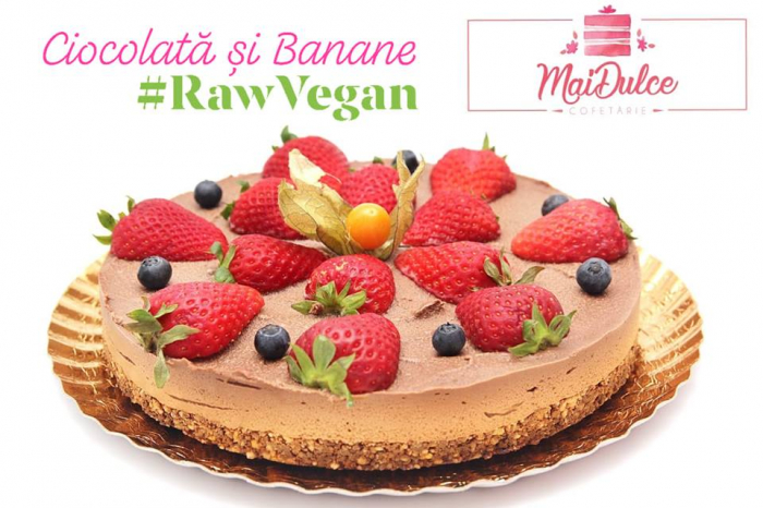 tort raw vegan cu ciocolata si banane [3]