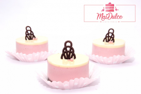 Candybar & Macarons - prajitura candybar lapte ciocolata capsuni mai dulce baia mare