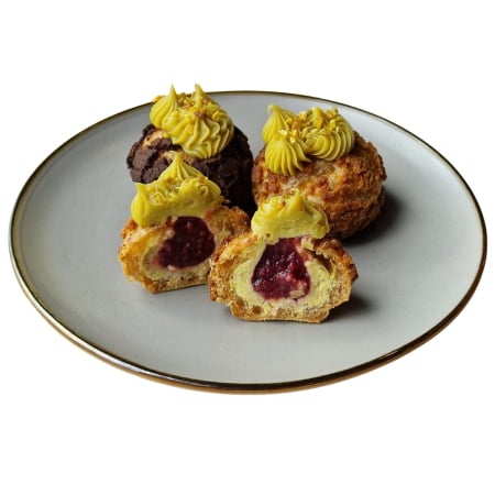 Retete consacrate - Choux cu fistic și zmeură - cofetăria Mai Dulce Baia Mare
