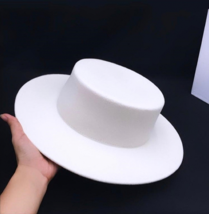 Canotiera Alba Handmade cu bentita detasabila si Lant [10]