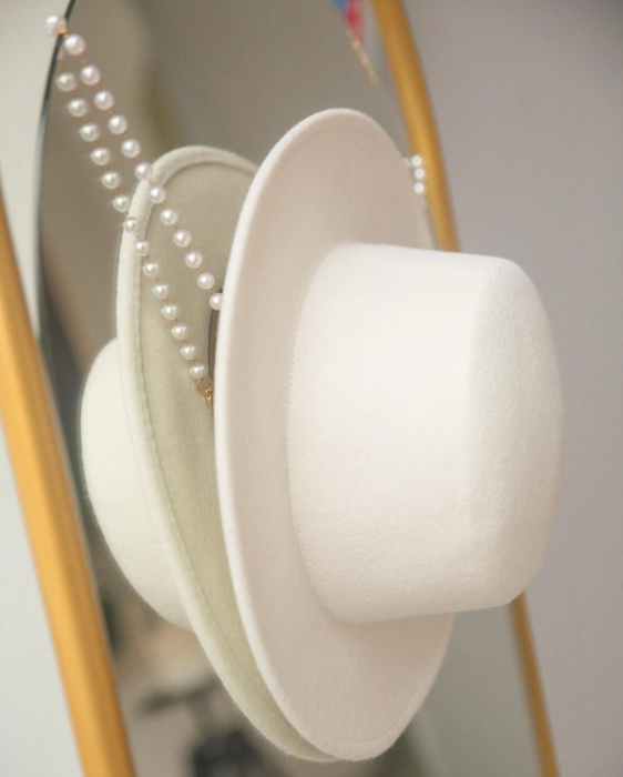Canotiera Alba Handmade cu bentita detasabila si Lant [19]