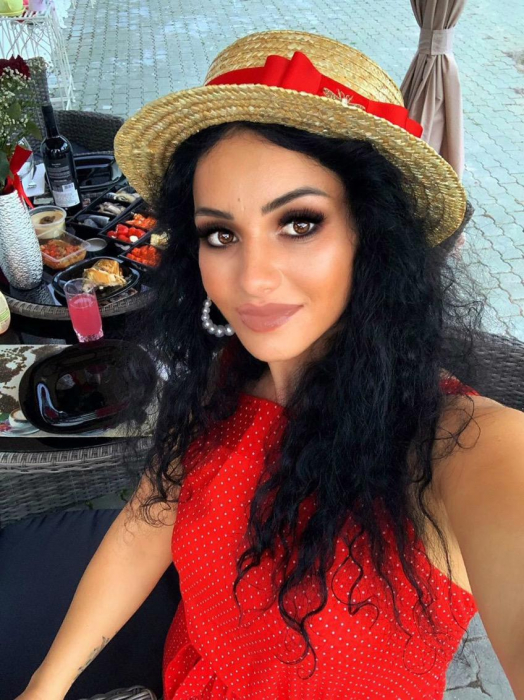 Canotiera Handmade din paie cu bentita si voaleta cu buline Rosii [3]