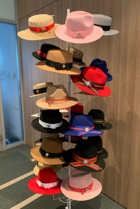 Palarie Bej Handmade cu bentita si accesoriu la alegere [23]