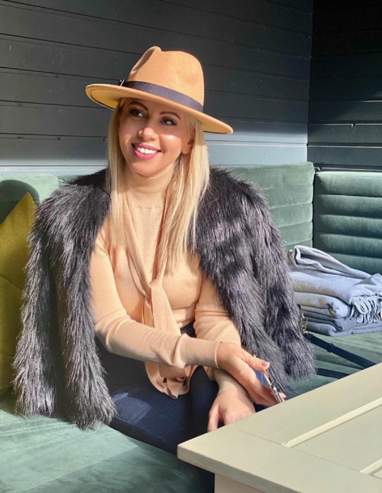 Palarie Bej Handmade cu Lant detasabil cu perle si franjuri [18]