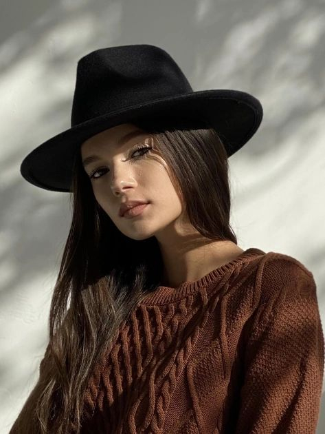 Palarie Neagra Handmade cu Lant Auriu detasabil [11]