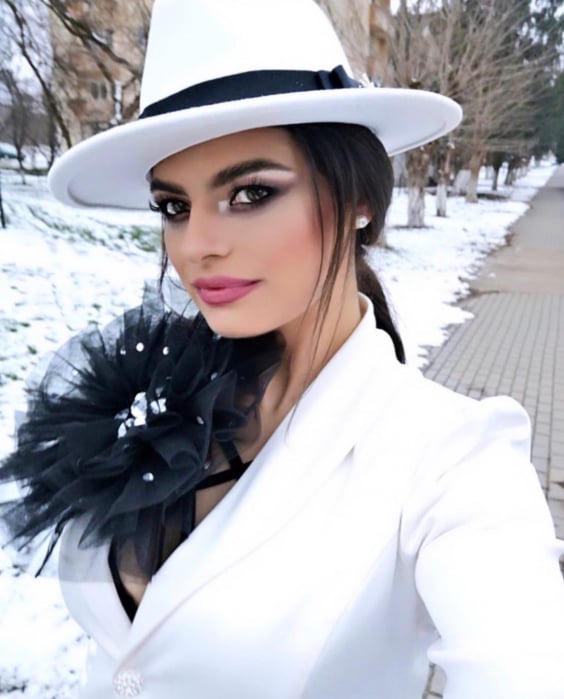 Palarie Alba Handmade cu bentita detasabila la alegere [19]