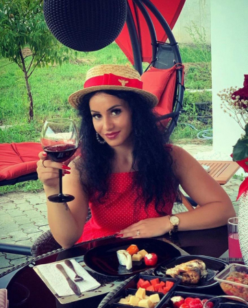 Canotiera Handmade din paie cu bentita si voaleta cu buline Rosii [3]