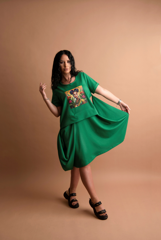 Rochie „Frida Verde” – Croială Lejeră cu Imprimeu Artistic, Fabricată în România [3]
