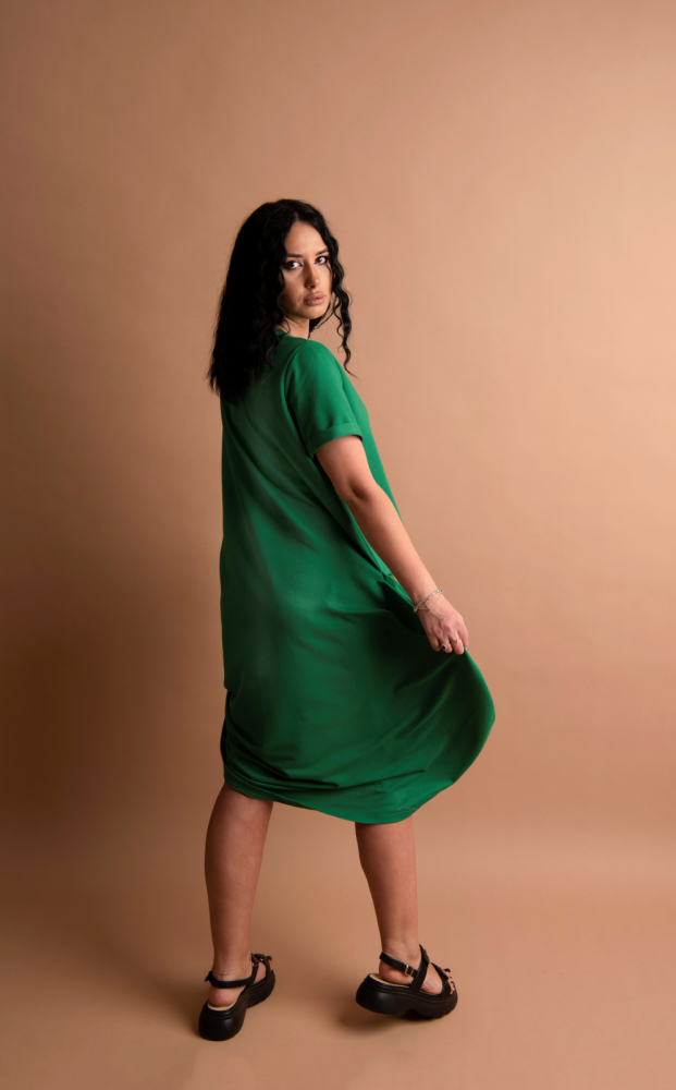 Rochie „Frida Verde” – Croială Lejeră cu Imprimeu Artistic, Fabricată în România [4]