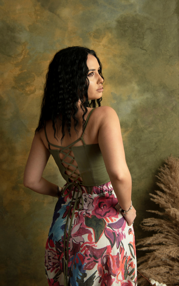 Rochie „Olive Garden” – Kaki cu Imprimeu Floral și Tiv Reglabil, Fabricată în România [4]