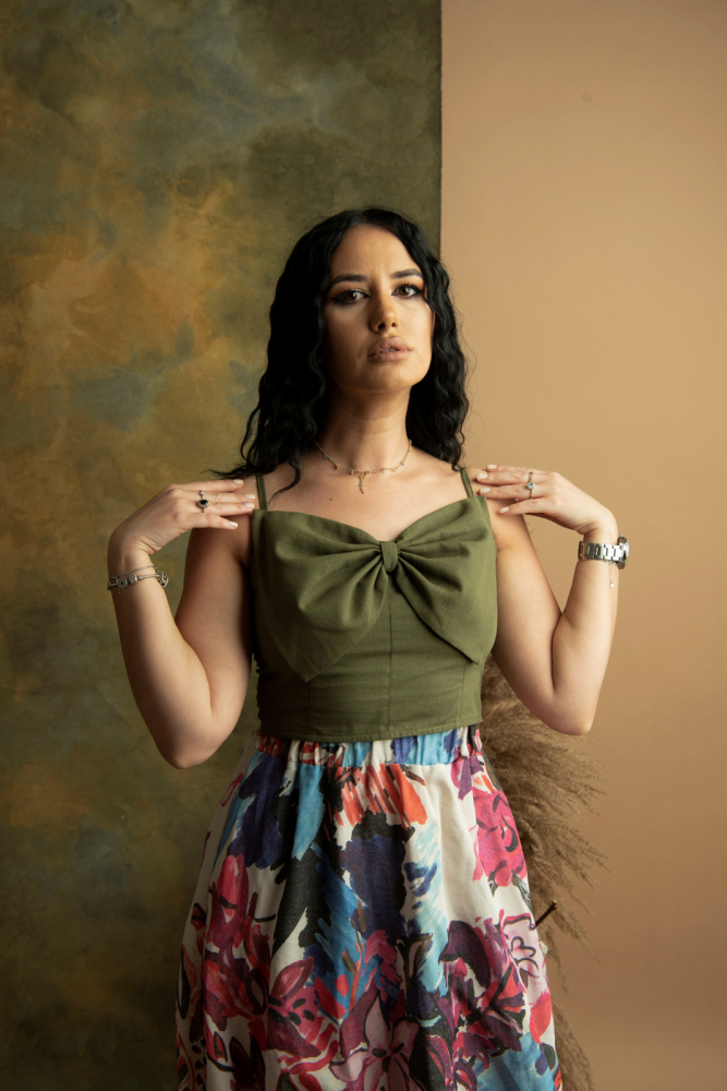 Rochie „Olive Garden” – Kaki cu Imprimeu Floral și Tiv Reglabil, Fabricată în România [5]