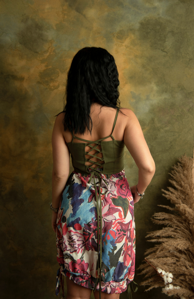 Rochie „Olive Garden” – Kaki cu Imprimeu Floral și Tiv Reglabil, Fabricată în România [3]