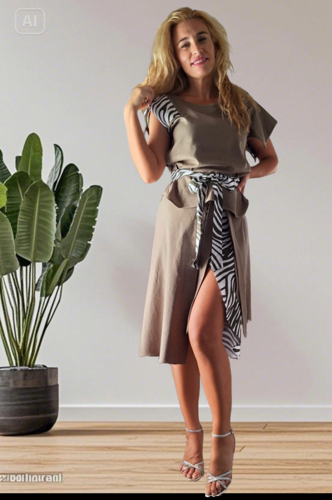 Rochie „Savanna Chic” – Bej cu Detalii Zebra și Slit Frontal, Fabricat în România [1]