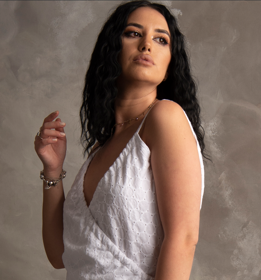 Rochie „White Breeze” – Asimetrică, Petrecută, din Bumbac Brodat, Fabricată în România [6]