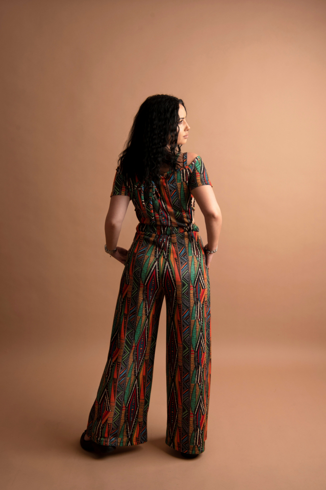 Salopetă „Tribal Bloom” – Cu Umeri Goi și Imprimeu Etno-Colorat, Fabricat în România [3]