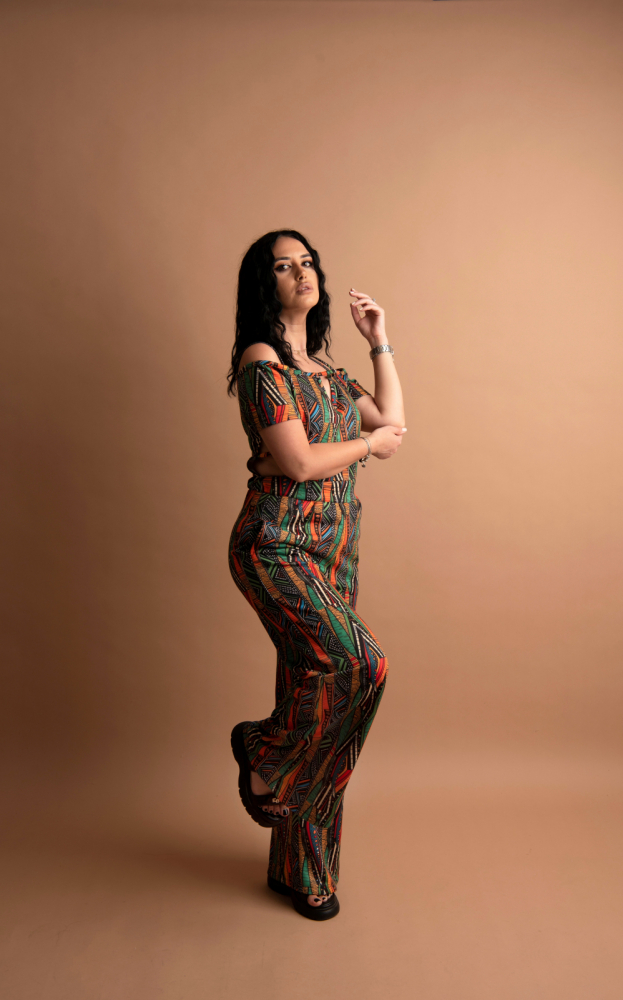 Salopetă „Tribal Bloom” – Cu Umeri Goi și Imprimeu Etno-Colorat, Fabricat în România [2]