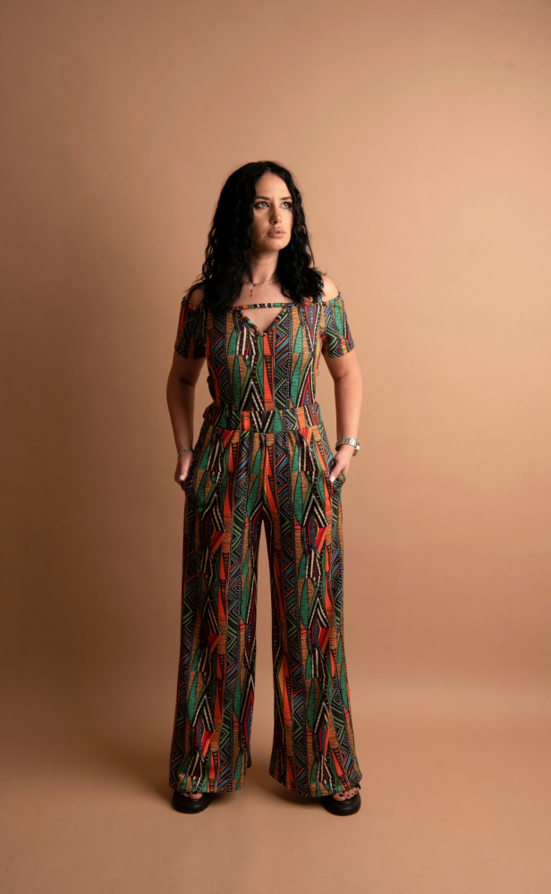 Salopetă „Tribal Bloom” – Cu Umeri Goi și Imprimeu Etno-Colorat, Fabricat în România [1]