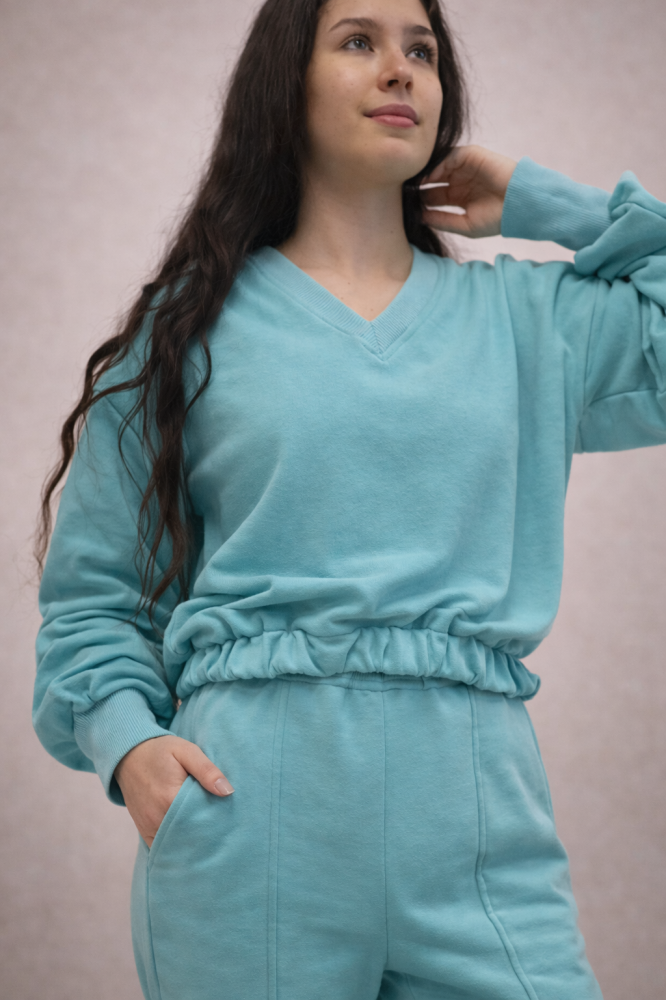 Set dama turcoaz cu bluza crop si pantaloni evazati cu slit – vedere completa [2]