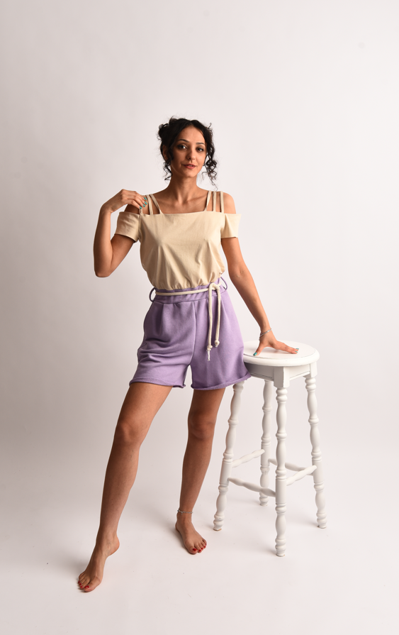 Set „Sunny Light” – Tricou cu Umeri Goți & Pantaloni Scurți Lila, Fabricat în România [1]