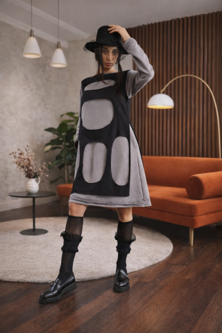 Imbracaminte dama - Rochie dama oversize gri negru cu aplicatii geometrice moderne – vedere frontala
