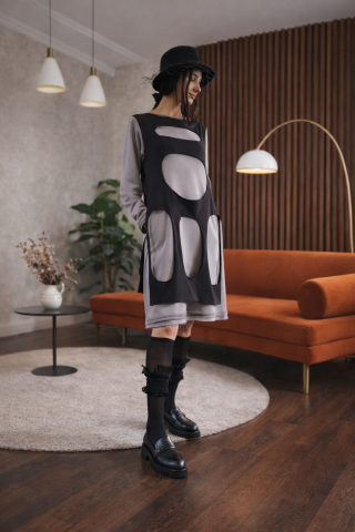 Rochie dama oversize gri negru cu aplicatii geometrice moderne – vedere frontala [1]