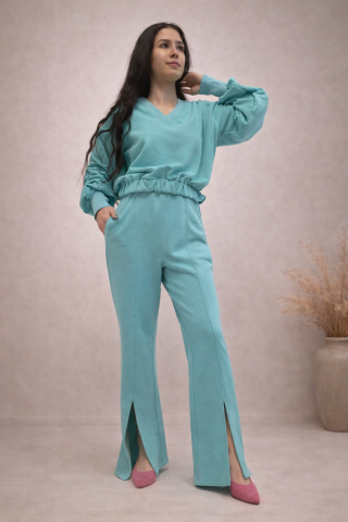 Imbracaminte dama - Set dama turcoaz cu bluza crop si pantaloni evazati cu slit – vedere completa