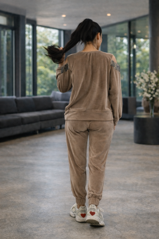 Trening dama bej din velur – Set casual elegant cu bluza moderna [1]