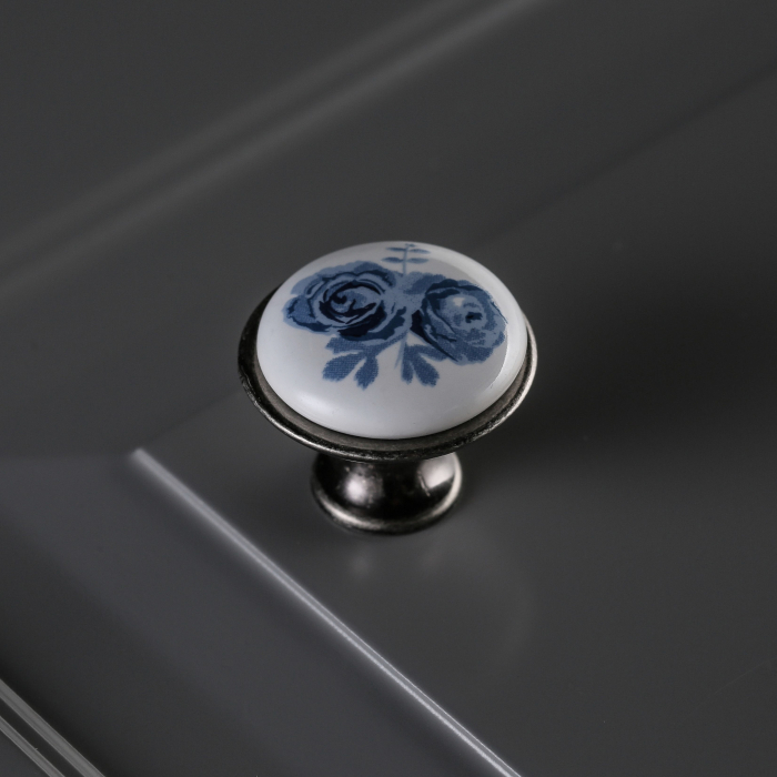 Buton pentru mobilier cu insertie ceramica floare albastra, finisaj argint antichizat GT, D:26.5 mm [3]
