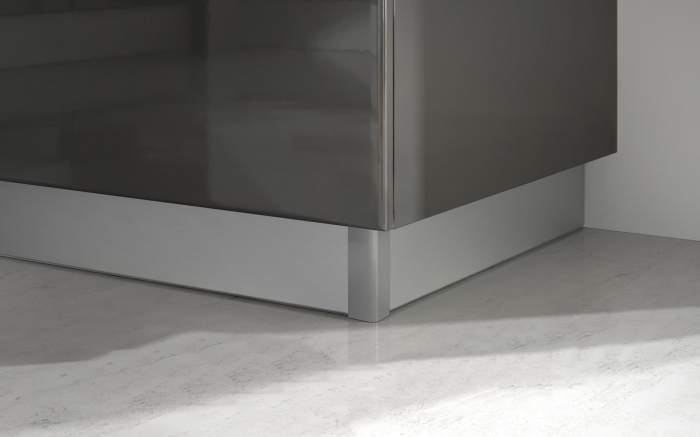 Coltar plinta de 13 mm, model  90°,  pentru mobilier de bucatarie,  finisaj aluminiu periat, H:150 mm [3]