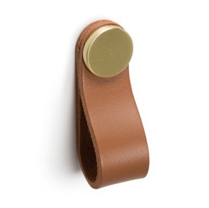 Maner, buton Flexa din piele bej pentru mobilier, cu ornament finisaj alama, L:70 mm [1]