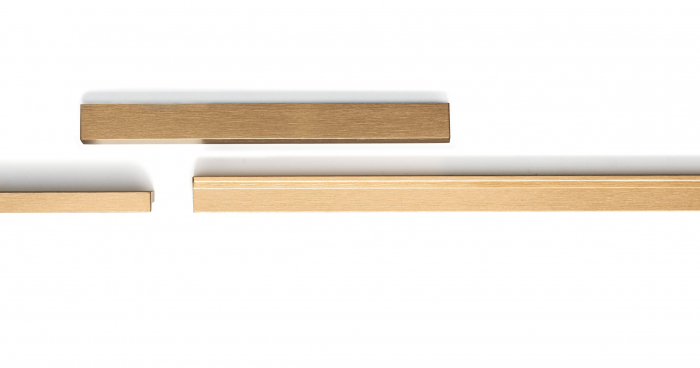 Maner pentru mobila Angle, finisaj alama shadow periata, L 200 mm [2]