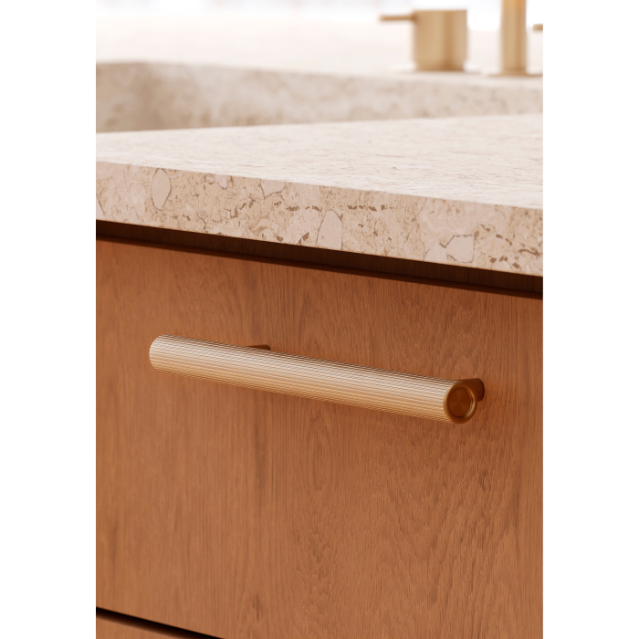 Maner pentru mobila Boto, finisaj alama cava periata, L:226 mm [4]