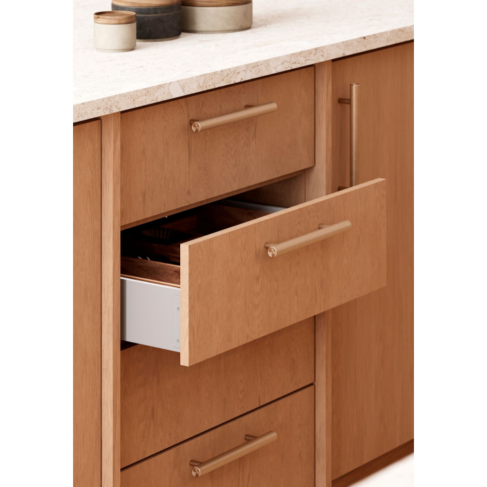 Maner pentru mobila Boto, finisaj alama cava periata, L:386 mm [5]