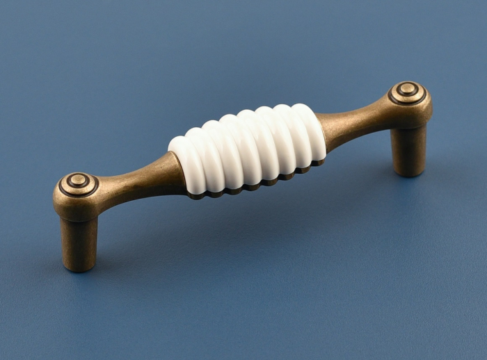 Maner pentru mobila Eliana, finisaj alama antichizata CB, 96 mm [5]