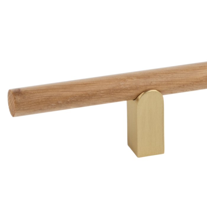 Maner pentru mobila Kumo Wood, finisaj stejar / alama periata, L:480 mm [2]